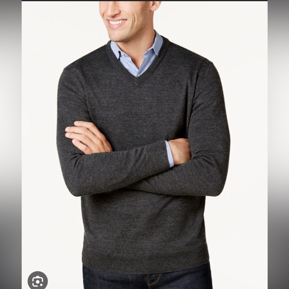Club Room men’s charcoal v neck sweater